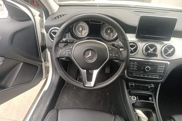 Used Mercedes-Benz GLA 2016 GLA 200 Fashion Model Steering Wheel