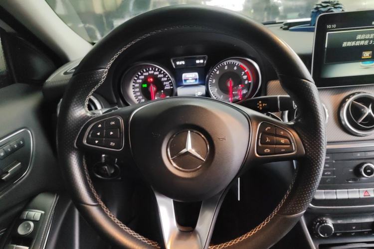 Used Mercedes-Benz GLA 2016 GLA 220 4MATIC Luxury Model Steering Wheel