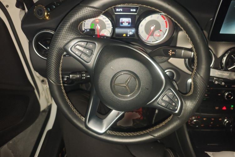 Used Mercedes-Benz GLA 2016 GLA 200 Sport Edition Steering Wheel