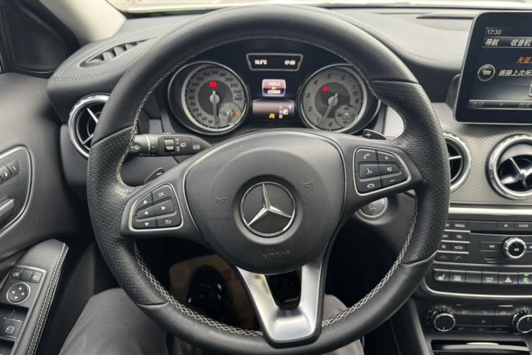 Used Mercedes-Benz GLA 2016 GLA 220 4MATIC Fashion Edition Steering Wheel