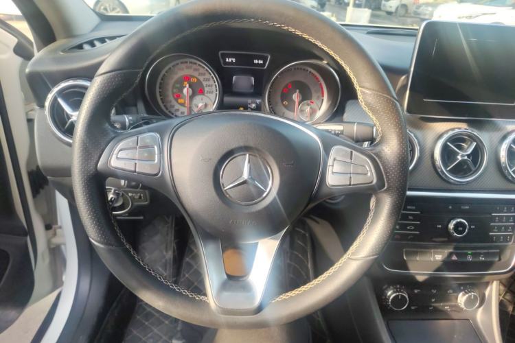 Used Mercedes-Benz GLA 2016 GLA 200 Sport Edition Steering Wheel