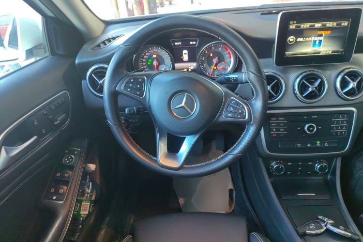 Used Mercedes-Benz GLA 2016 GLA 200 Sport Edition Steering Wheel