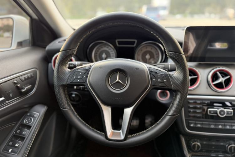 Used Mercedes-Benz GLA 2016 GLA 220 4MATIC Fashion Edition Steering Wheel