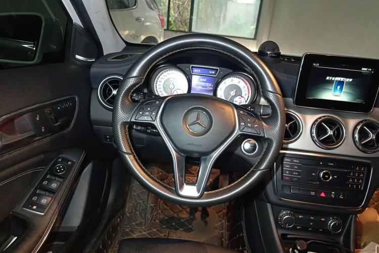 Used Mercedes-Benz GLA 2016 GLA 200 Fashion Model Steering Wheel