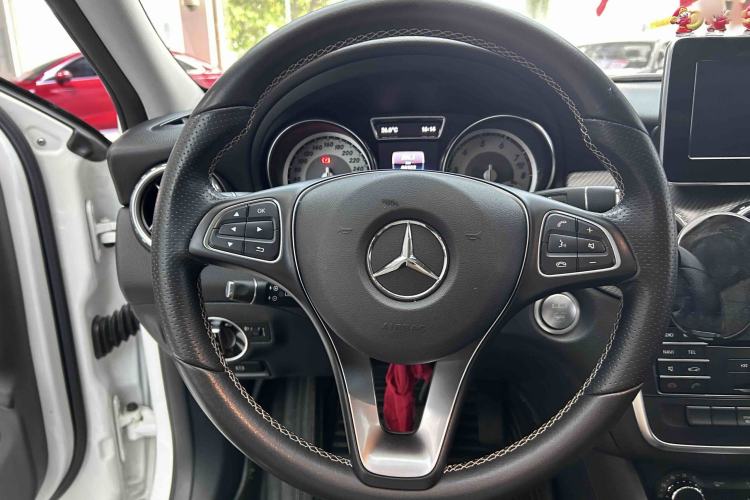Used Mercedes-Benz GLA 2016 GLA 200 Sport Edition Steering Wheel