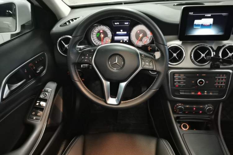 Used Mercedes-Benz GLA 2016 GLA 200 Fashion Model Steering Wheel