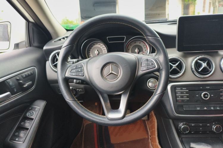 Used Mercedes-Benz GLA 2016 GLA 200 Sport Edition Steering Wheel