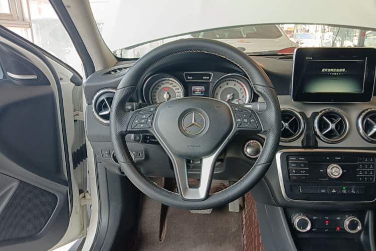Used Mercedes-Benz GLA 2016 GLA 200 Sport Edition Steering Wheel