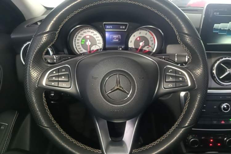 Used Mercedes-Benz GLA 2016 GLA 200 Sport Edition Steering Wheel