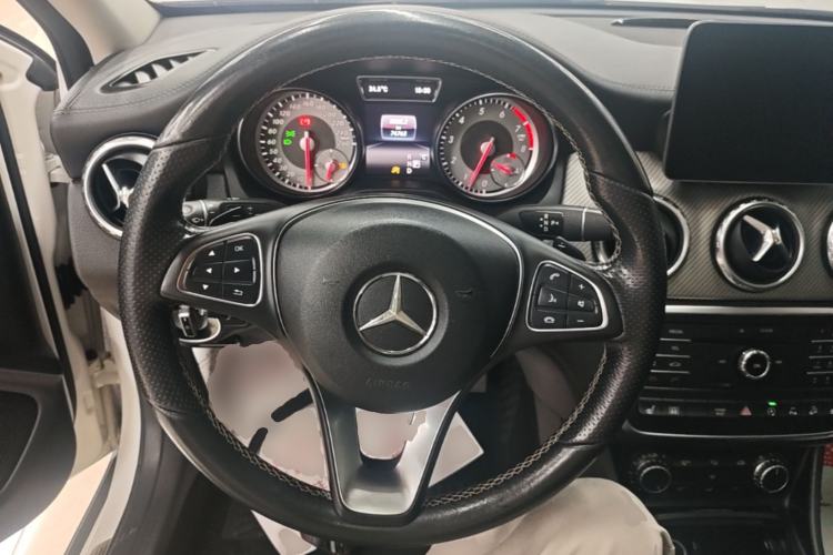 Used Mercedes-Benz GLA 2016 GLA 220 4MATIC Fashion Edition Steering Wheel