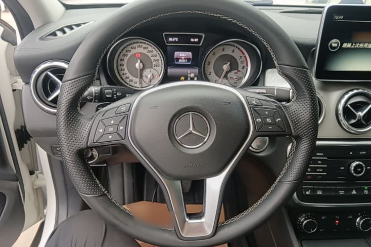 Used Mercedes-Benz GLA 2016 GLA 220 4MATIC Fashion Edition Steering Wheel