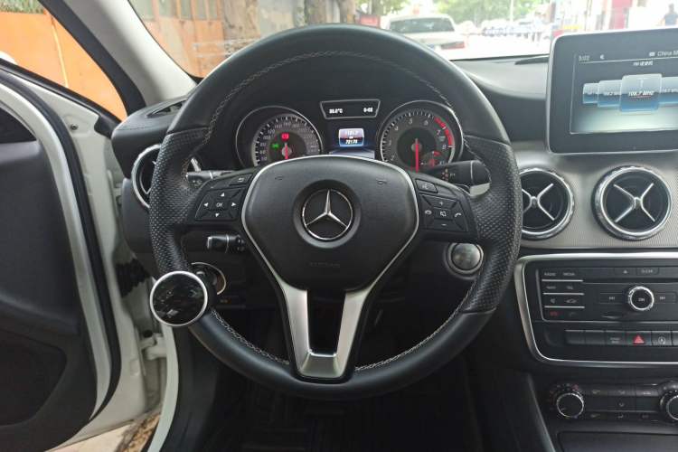 Used Mercedes-Benz GLA 2016 GLA 200 Fashion Model Steering Wheel