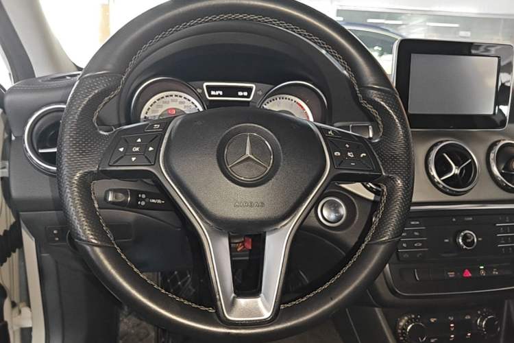 Used Mercedes-Benz GLA 2016 GLA 200 Fashion Model Steering Wheel