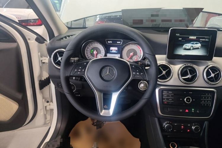 Used Mercedes-Benz GLA 2016 GLA 200 Fashion Model Steering Wheel
