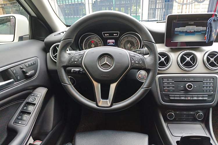 Used Mercedes-Benz GLA 2016 GLA 200 Fashion Model Steering Wheel
