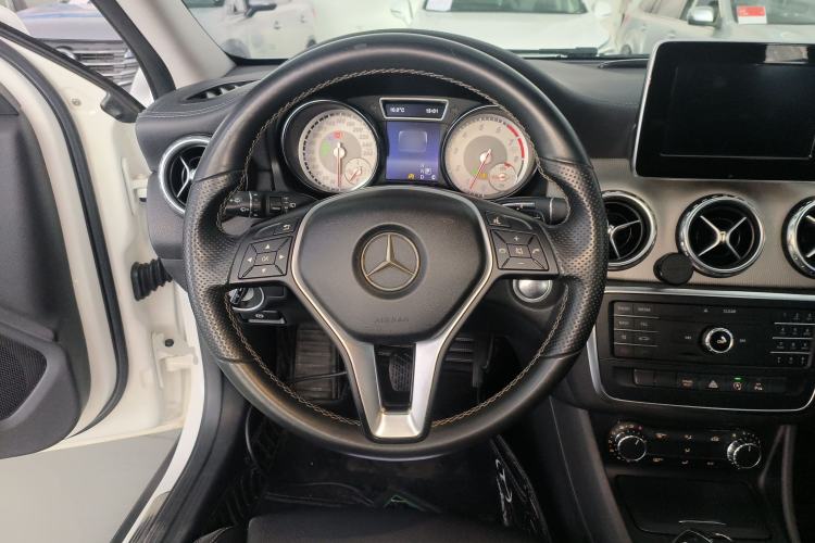 Used Mercedes-Benz GLA 2016 GLA 200 Fashion Model Steering Wheel