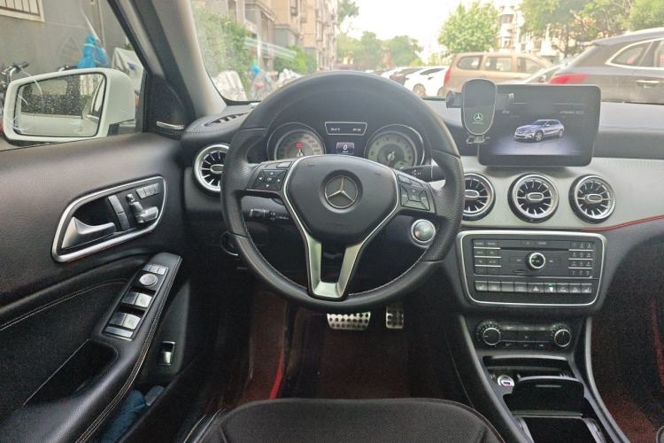 Used Mercedes-Benz GLA 2016 GLA 220 4MATIC Luxury Model Steering Wheel