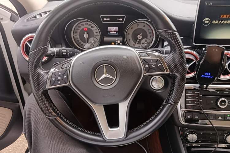 Used Mercedes-Benz GLA 2016 GLA 220 4MATIC Luxury Model Steering Wheel
