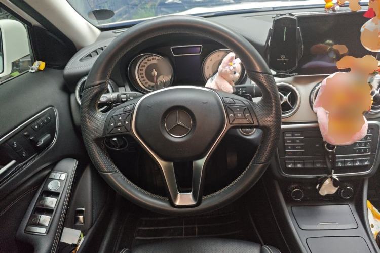 Used Mercedes-Benz GLA 2016 GLA 220 4MATIC Luxury Model Steering Wheel