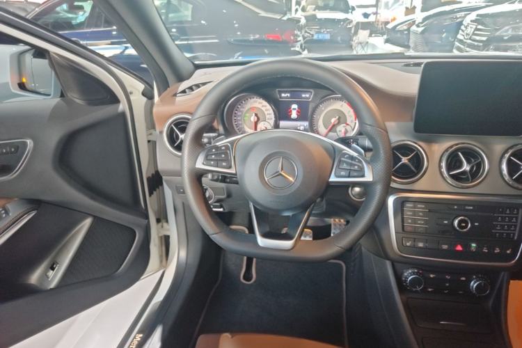 Used Mercedes-Benz GLA 2016 GLA 260 4MATIC Sport Edition Steering Wheel