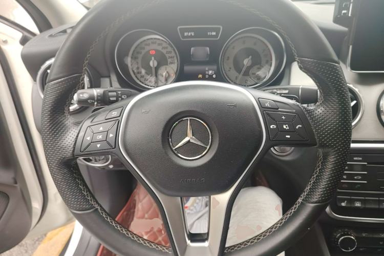 Used Mercedes-Benz GLA 2016 GLA 220 4MATIC Luxury Model Steering Wheel