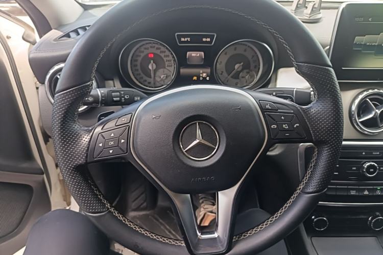 Used Mercedes-Benz GLA 2016 GLA 200 Fashion Model Steering Wheel