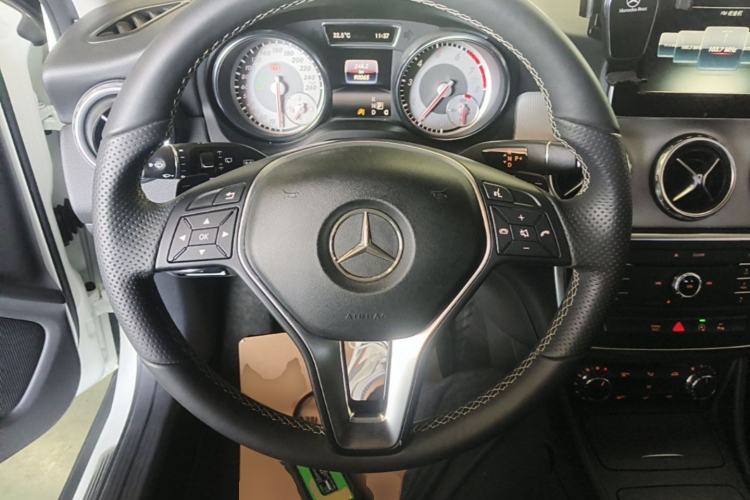 Used Mercedes-Benz GLA 2016 GLA 200 Sport Edition Steering Wheel