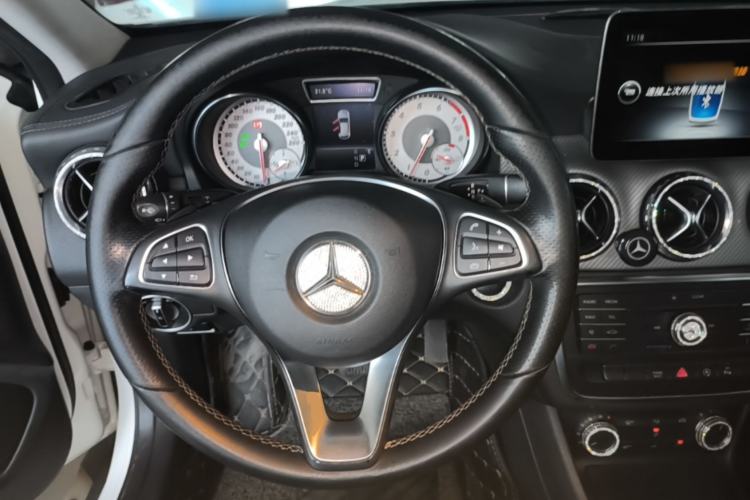 Used Mercedes-Benz GLA 2016 GLA 200 Fashion Model Steering Wheel