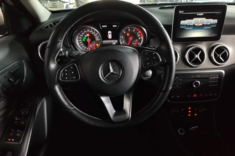Used Mercedes-Benz GLA 2016 GLA 220 4MATIC Fashion Edition Steering Wheel