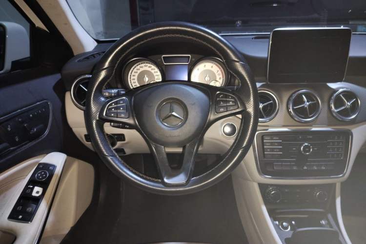Used Mercedes-Benz GLA 2016 GLA 200 Sport Edition Steering Wheel