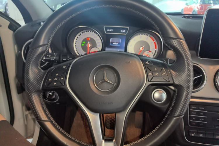 Used Mercedes-Benz GLA 2016 GLA 220 4MATIC Luxury Model Steering Wheel