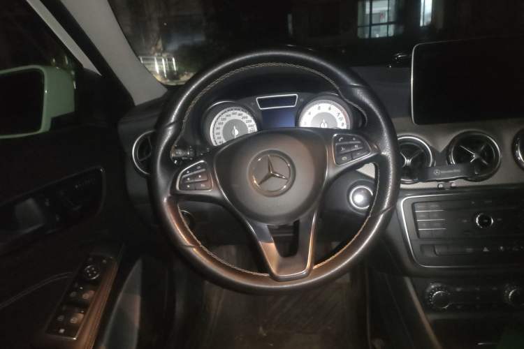 Used Mercedes-Benz GLA 2016 GLA 200 Fashion Model Steering Wheel