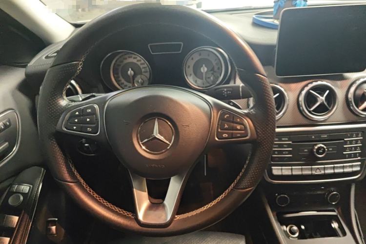 Used Mercedes-Benz GLA 2016 GLA 220 4MATIC Luxury Model Steering Wheel