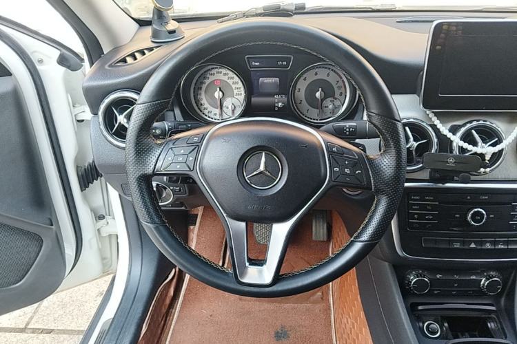Used Mercedes-Benz GLA 2016 GLA 200 Sport Edition Steering Wheel