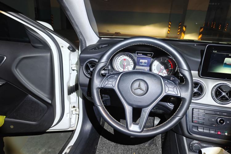 Used Mercedes-Benz GLA 2016 GLA 200 Sport Edition Steering Wheel