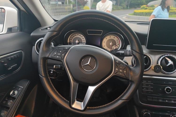 Used Mercedes-Benz GLA 2016 GLA 200 Sport Edition Steering Wheel