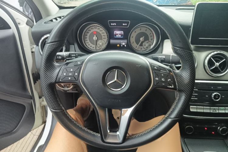 Used Mercedes-Benz GLA 2016 GLA 200 Fashion Model Steering Wheel
