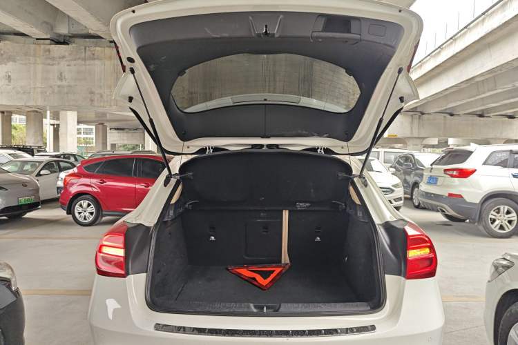 Used Mercedes-Benz GLA 2016 GLA 220 4MATIC Fashion Edition Trunk