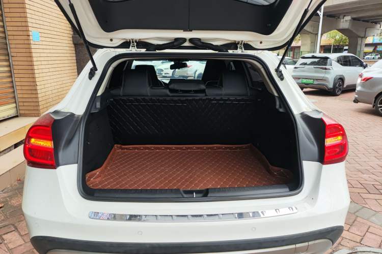 Used Mercedes-Benz GLA 2016 GLA 200 Fashion Model Trunk