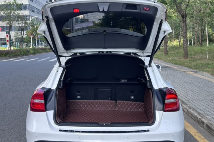 Used Mercedes-Benz GLA 2016 GLA 220 4MATIC Luxury Model Trunk