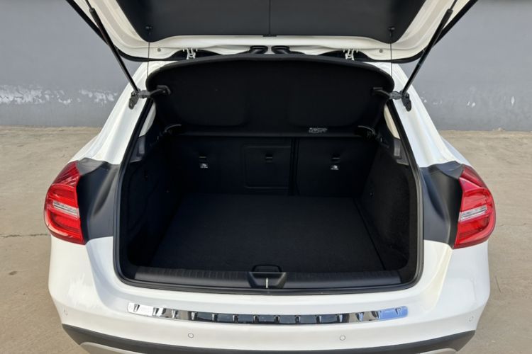 Used Mercedes-Benz GLA 2016 GLA 200 Fashion Model Trunk