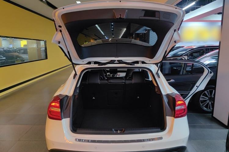 Used Mercedes-Benz GLA 2016 GLA 200 Fashion Model Trunk