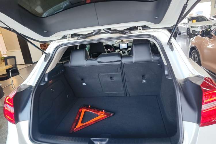 Used Mercedes-Benz GLA 2016 GLA 200 Fashion Model Trunk