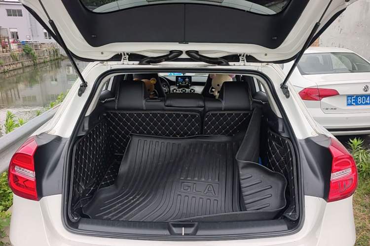 Used Mercedes-Benz GLA 2016 GLA 220 4MATIC Fashion Edition Trunk