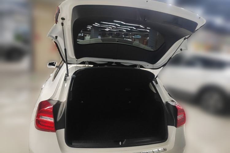 Used Mercedes-Benz GLA 2016 GLA 220 4MATIC Fashion Edition Trunk