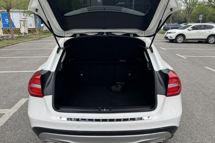 Used Mercedes-Benz GLA 2016 GLA 220 4MATIC Fashion Edition Trunk