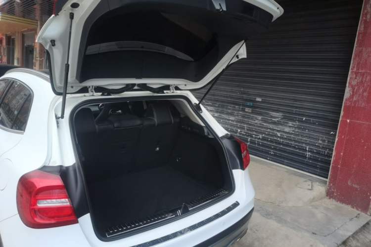 Used Mercedes-Benz GLA 2016 GLA 220 4MATIC Fashion Edition Trunk