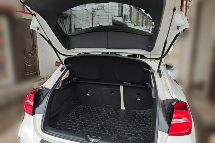 Used Mercedes-Benz GLA 2016 GLA 200 Fashion Model Trunk