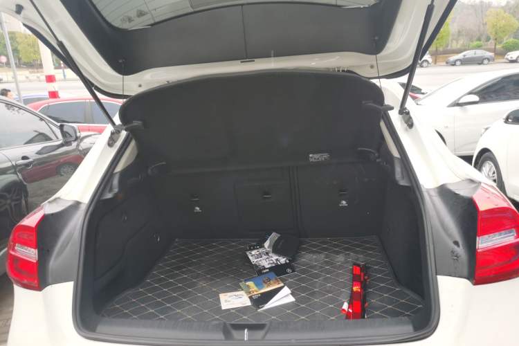 Used Mercedes-Benz GLA 2016 GLA 200 Fashion Model Trunk