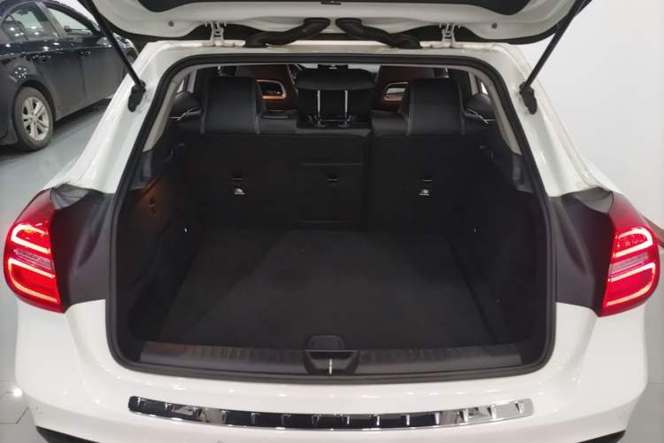 Used Mercedes-Benz GLA 2016 GLA 200 Fashion Model Trunk